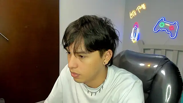 Snapshot of StiwenTwink chatting on 4, 11, 2025 StiwenTwink online show from 4, 11, 2025