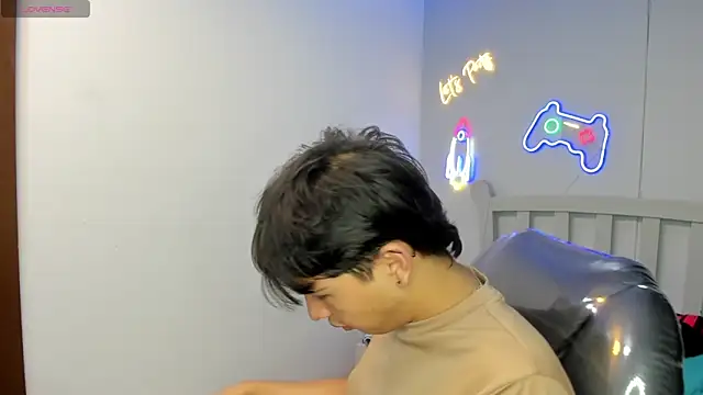 Snapshot of StiwenTwink chatting on 5, 11, 2025 StiwenTwink online show from 5, 11, 2025