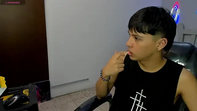 Snapshot of StiwenTwink chatting on 10, 11, 2025 StiwenTwink online show from 10, 11, 2025