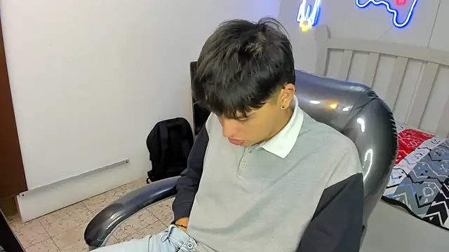 Snapshot of StiwenTwink chatting on 13, 11, 2025 StiwenTwink online show from 13, 11, 2025