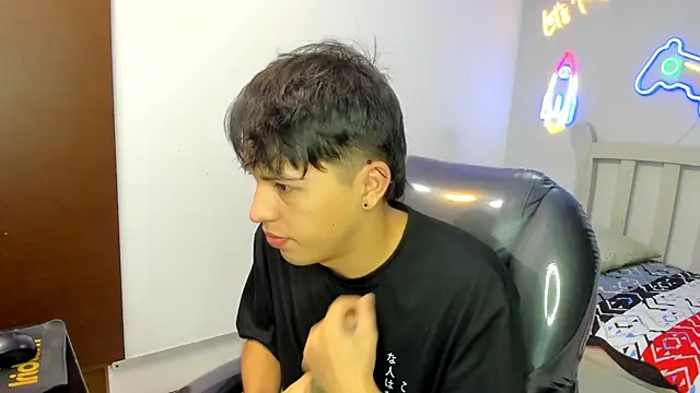 Snapshot of StiwenTwink chatting on 14, 11, 2025 StiwenTwink online show from 14, 11, 2025