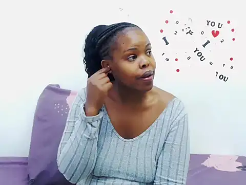 Snapshot of XYummyDoll32 chatting on 13, 10, 2025 XYummyDoll32 online show from 13, 10, 2025