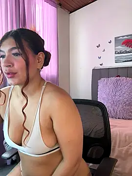 Snapshot of Antonella__b chatting on 16, 12, 2025 Antonella b online show from 16, 12, 2025