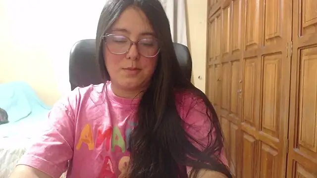 Snapshot of Venus_cat_ chatting on 5, 7, 2026 Venus cat online show from 5, 7, 2026