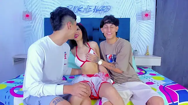 Snapshot of Youngs_Wild chatting on 8, 11, 2025 Youngs Wild online show from 8, 11, 2025