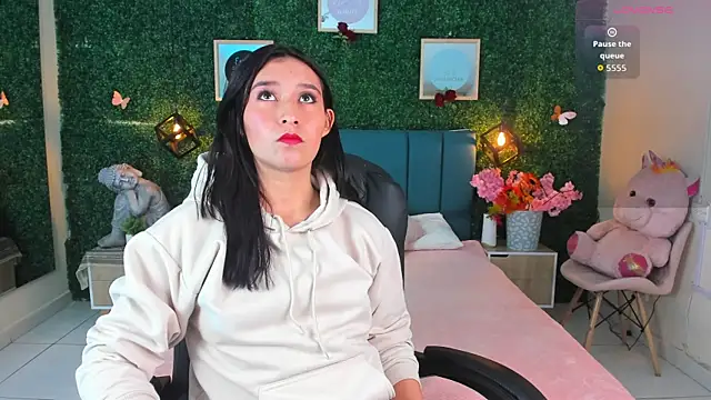 Rubyvixxen  online show from 22, 10, 2025