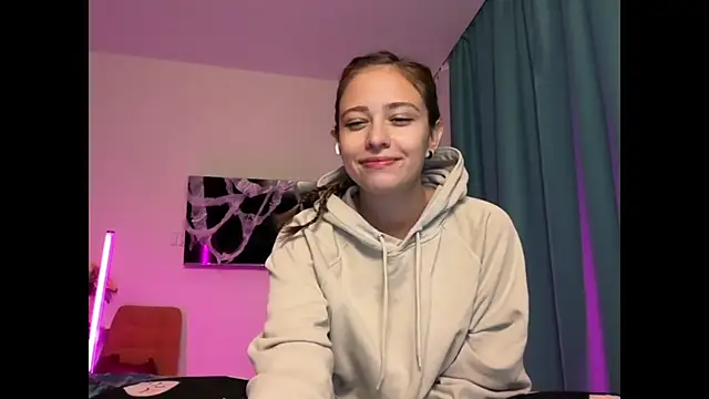 Snapshot of erikaa_miuu chatting on 25, 10, 2025 erikaa miuu online show from 25, 10, 2025