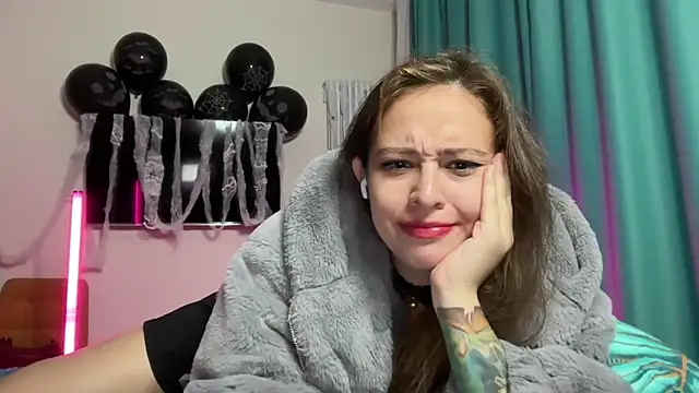 Snapshot of erikaa_miuu chatting on 26, 10, 2025 erikaa miuu online show from 26, 10, 2025