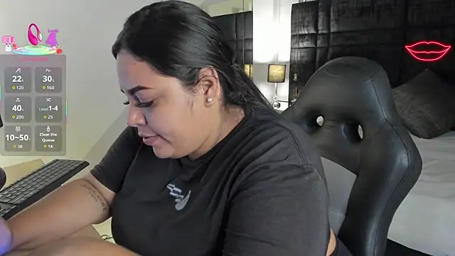 Snapshot of MayaCurvy chatting on 8, 1, 2026 MayaCurvy online show from 8, 1, 2026