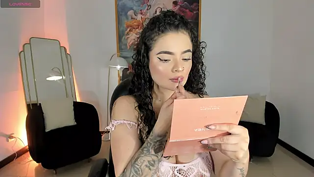 Snapshot of KylieJenkins chatting on 3, 5, 2026 KylieJenkins online show from 3, 5, 2026