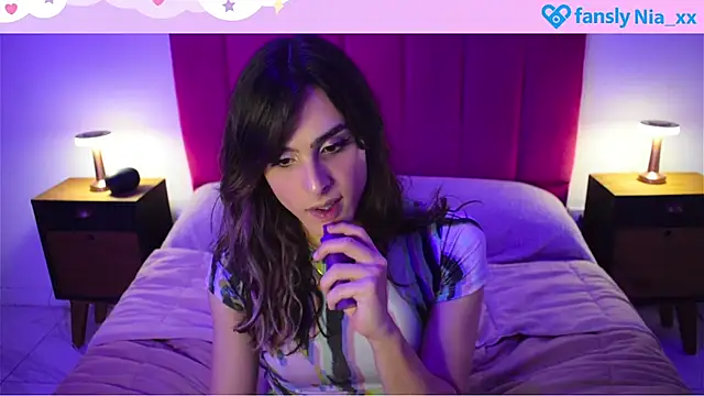Snapshot of estrogen_nia chatting on 5, 10, 2025 estrogen nia online show from 5, 10, 2025