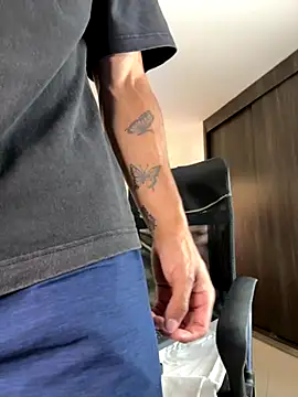 Snapshot of DanteeStone chatting on 4, 10, 2025 DanteeStone online show from 4, 10, 2025