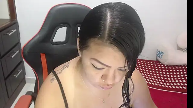 Snapshot of emily_sexxx chatting on 9, 6, 2026 emily sexxx online show from 9, 6, 2026