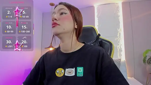 Snapshot of ariel_blossomm chatting on 12, 11, 2025 ariel blossomm online show from 12, 11, 2025