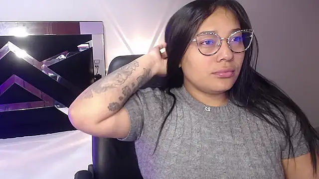 Snapshot of CataleyaMoonroe chatting on 8, 10, 2025 CataleyaMoonroe online show from 8, 10, 2025