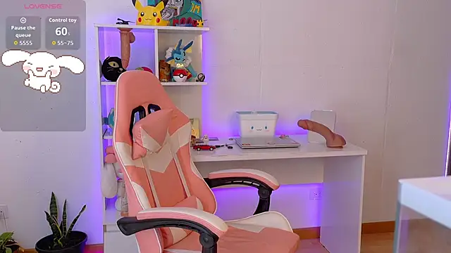 Sallie Doll online show from 23, 10, 2025