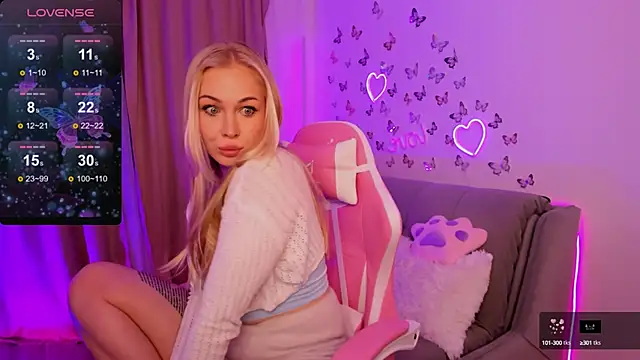 Snapshot of AudreyMeow chatting on 16, 10, 2025 AudreyMeow online show from 16, 10, 2025