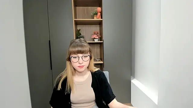 Snapshot of YukikoCarlis chatting on 2, 10, 2025 YukikoCarlis online show from 2, 10, 2025