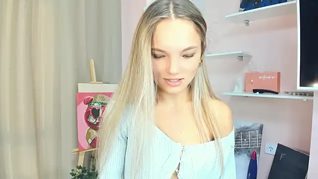 Snapshot of JulieLupo chatting on 5, 10, 2025 JulieLupo online show from 5, 10, 2025