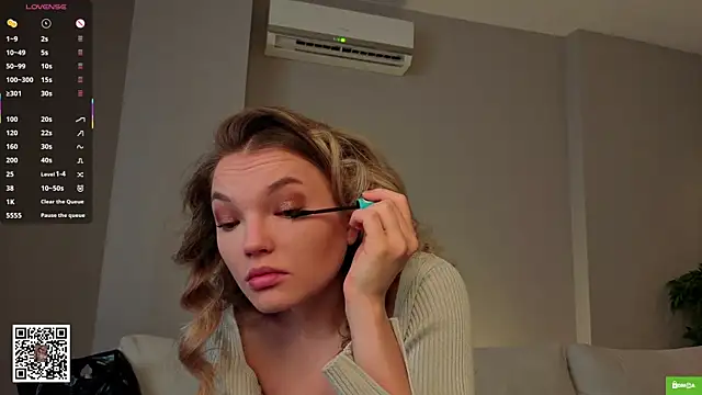 Snapshot of JulieLupo chatting on 18, 1, 2026 JulieLupo online show from 18, 1, 2026