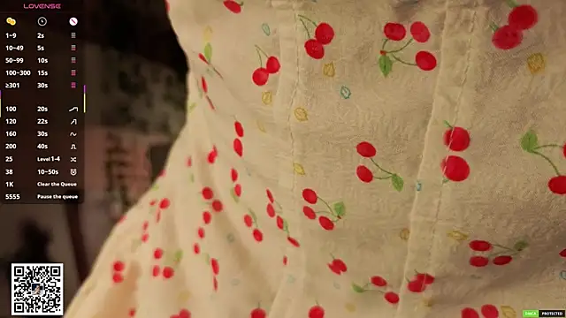 Snapshot of JulieLupo chatting on 12, 2, 2026 JulieLupo online show from 12, 2, 2026