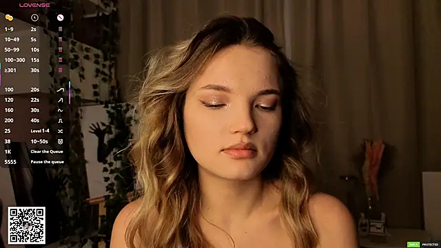 Snapshot of JulieLupo chatting on 15, 2, 2026 JulieLupo online show from 15, 2, 2026