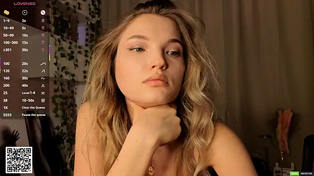 Snapshot of JulieLupo chatting on 15, 2, 2026 JulieLupo online show from 15, 2, 2026