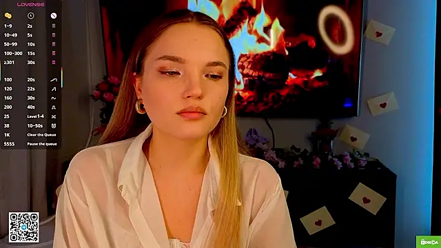 Snapshot of JulieLupo chatting on 18, 2, 2026 JulieLupo online show from 18, 2, 2026
