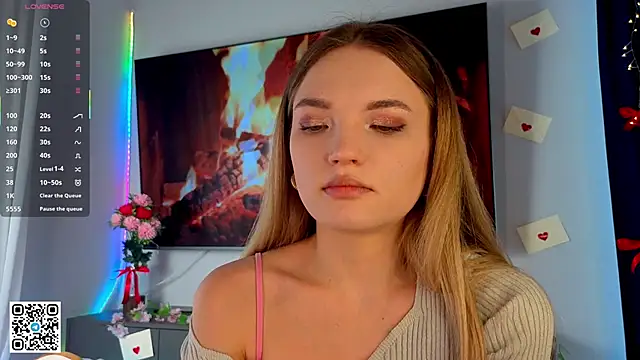 Snapshot of JulieLupo chatting on 19, 2, 2026 JulieLupo online show from 19, 2, 2026