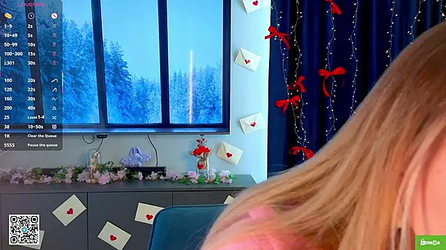 Snapshot of JulieLupo chatting on 26, 2, 2026 JulieLupo online show from 26, 2, 2026