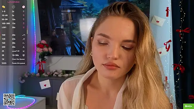 Snapshot of JulieLupo chatting on 3, 3, 2026 JulieLupo online show from 3, 3, 2026