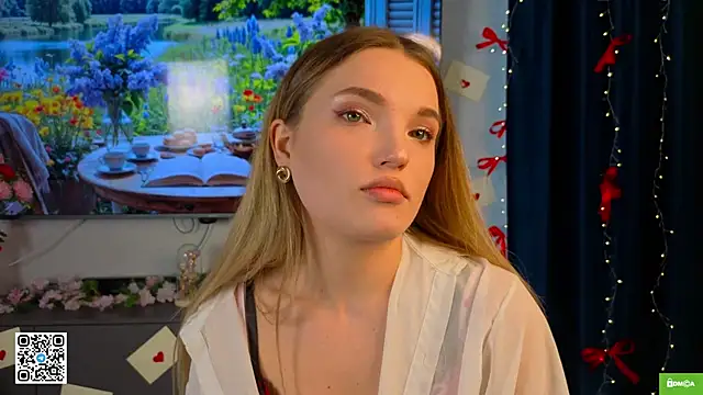 Snapshot of JulieLupo chatting on 4, 3, 2026 JulieLupo online show from 4, 3, 2026