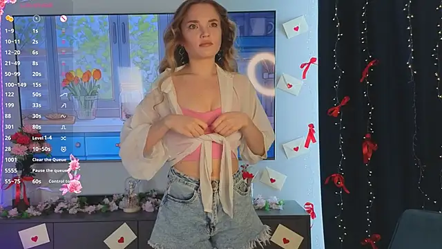 Snapshot of JulieLupo chatting on 7, 3, 2026 JulieLupo online show from 7, 3, 2026