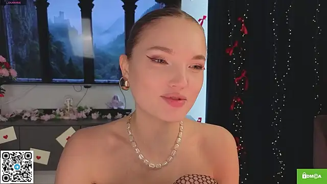 Snapshot of JulieLupo chatting on 11, 3, 2026 JulieLupo online show from 11, 3, 2026