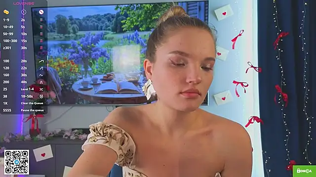 Snapshot of JulieLupo chatting on 13, 3, 2026 JulieLupo online show from 13, 3, 2026