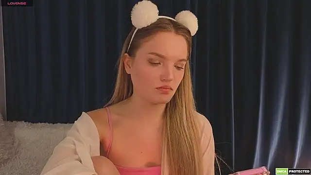 Snapshot of JulieLupo chatting on 27, 3, 2026 JulieLupo online show from 27, 3, 2026