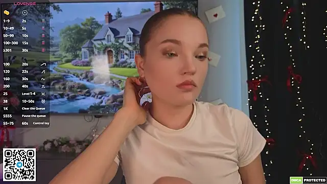 Snapshot of JulieLupo chatting on 1, 4, 2026 JulieLupo online show from 1, 4, 2026