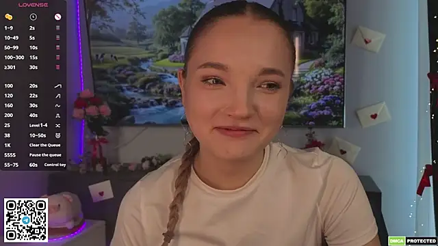 Snapshot of JulieLupo chatting on 1, 4, 2026 JulieLupo online show from 1, 4, 2026