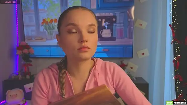 Snapshot of JulieLupo chatting on 2, 4, 2026 JulieLupo online show from 2, 4, 2026