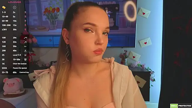 Snapshot of JulieLupo chatting on 3, 4, 2026 JulieLupo online show from 3, 4, 2026