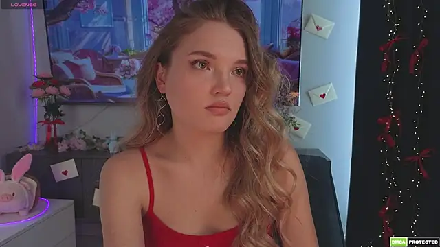 Snapshot of JulieLupo chatting on 4, 4, 2026 JulieLupo online show from 4, 4, 2026