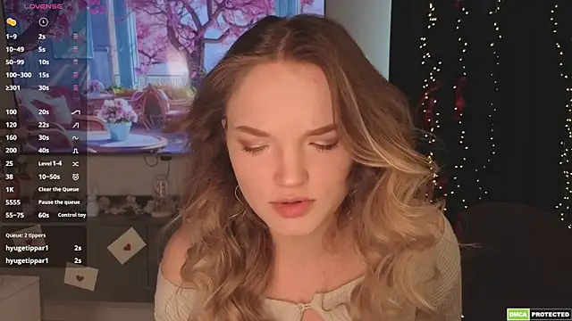 Snapshot of JulieLupo chatting on 7, 4, 2026 JulieLupo online show from 7, 4, 2026