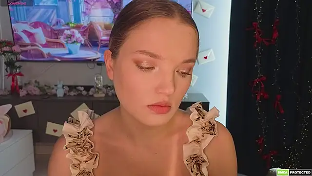 Snapshot of JulieLupo chatting on 9, 4, 2026 JulieLupo online show from 9, 4, 2026