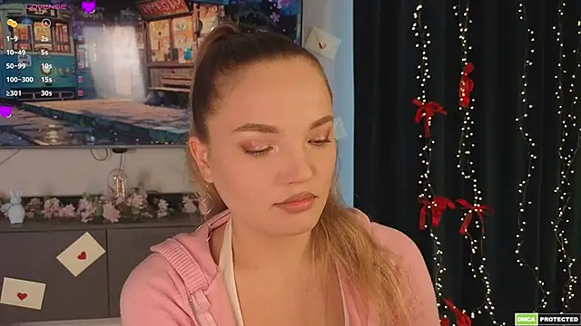 Snapshot of JulieLupo chatting on 11, 4, 2026 JulieLupo online show from 11, 4, 2026