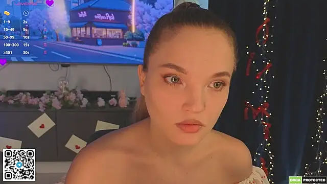 Snapshot of JulieLupo chatting on 12, 4, 2026 JulieLupo online show from 12, 4, 2026