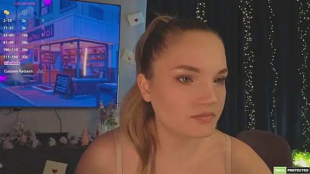 Snapshot of JulieLupo chatting on 14, 4, 2026 JulieLupo online show from 14, 4, 2026