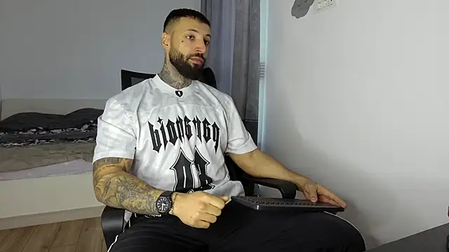 Snapshot of MasculineGuy99 chatting on 15, 10, 2025 MasculineGuy99 online show from 15, 10, 2025