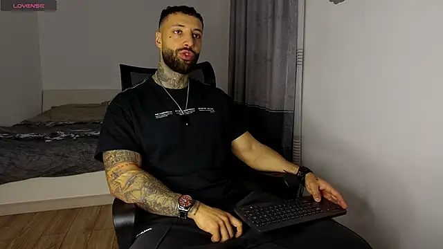 Snapshot of MasculineGuy99 chatting on 27, 10, 2025 MasculineGuy99 online show from 27, 10, 2025