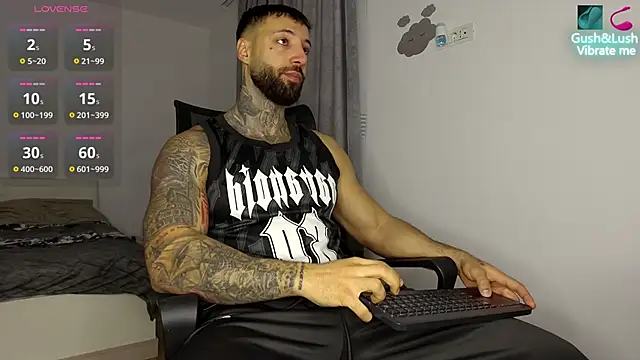 Snapshot of MasculineGuy99 chatting on 16, 11, 2025 MasculineGuy99 online show from 16, 11, 2025