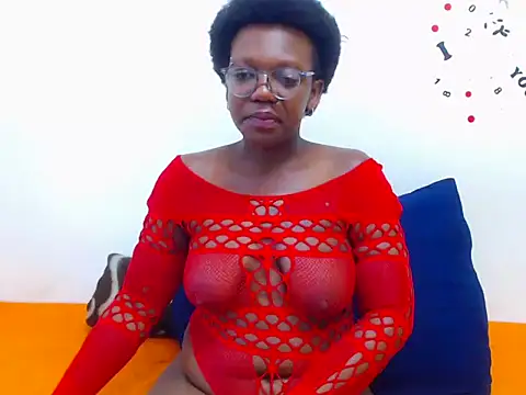 Snapshot of BrownSkinGirl00 chatting on 5, 11, 2025 BrownSkinGirl00 online show from 5, 11, 2025